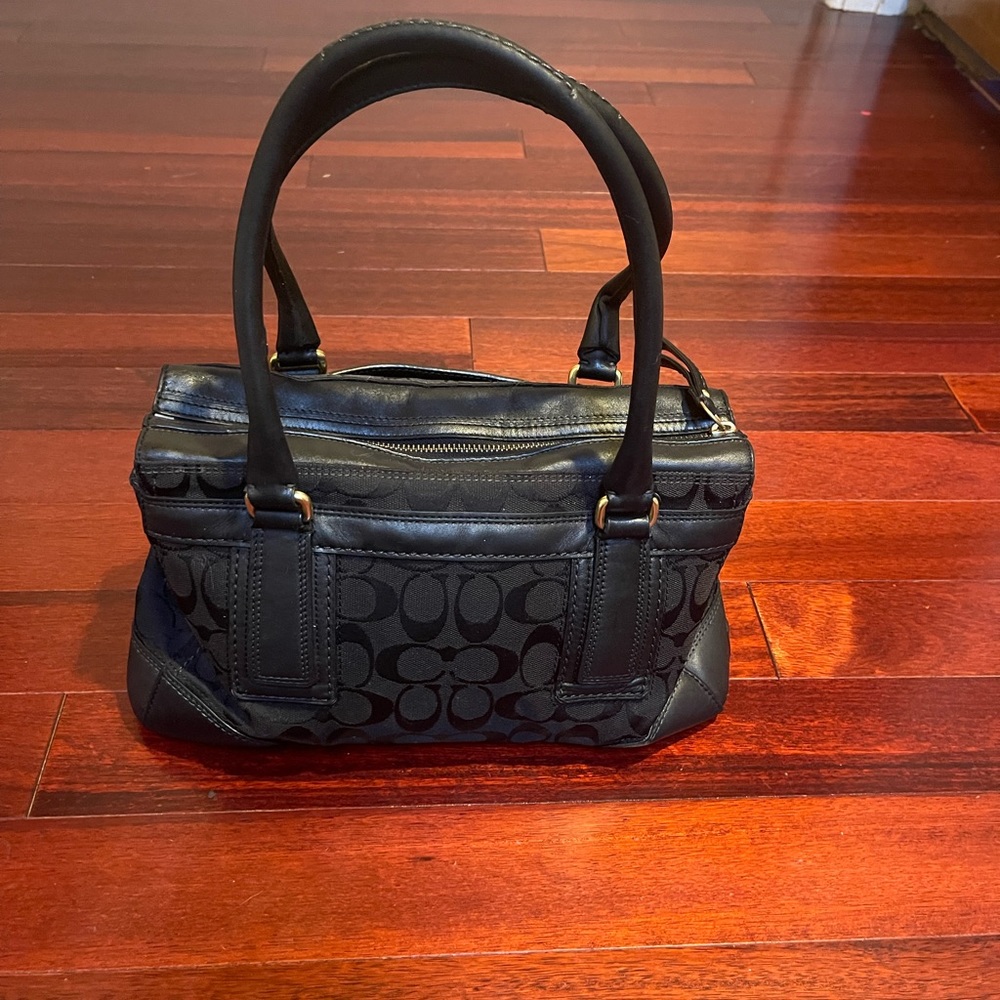 Coach bag! - Picture 2 of 5